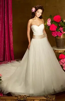 свадебное платье с фатиновой юбкой и шлейфом Lisa Donetti 70333